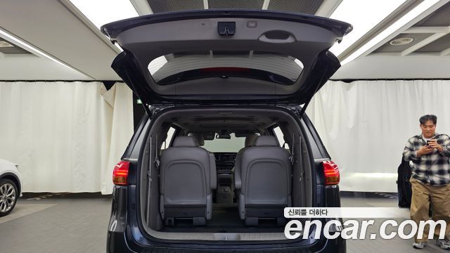 Kia Canival 2016 — photo 20