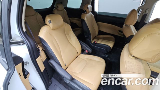 Kia Canival 2021 — photo 18