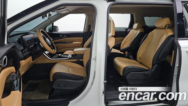 Kia Canival 2021 — photo 16