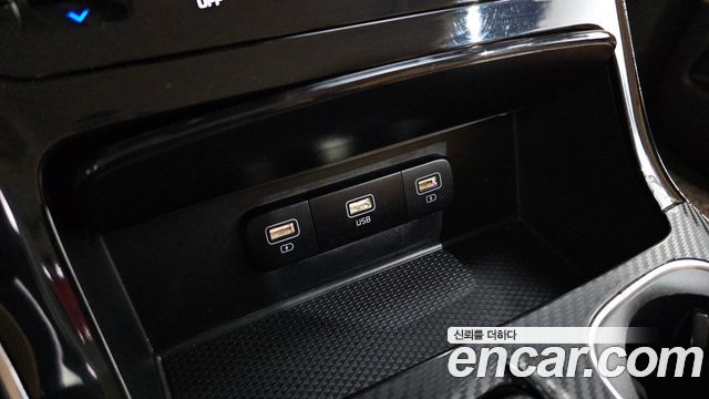 Kia Canival 2021 — photo 31