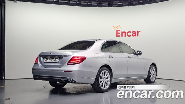 Mercedes-Benz E-Class 2017 — photo 2