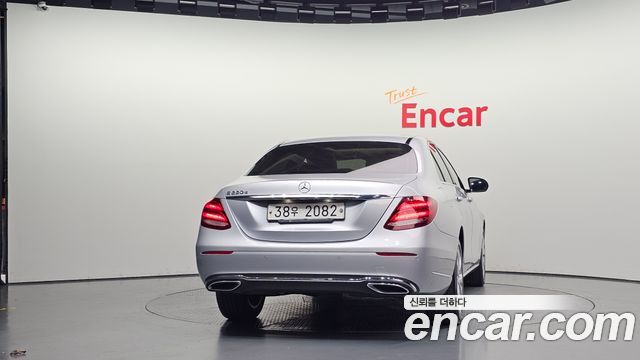 Mercedes-Benz E-Class 2017 — photo 4