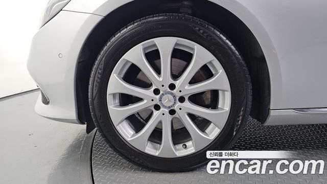 Mercedes-Benz E-Class 2017 — photo 5