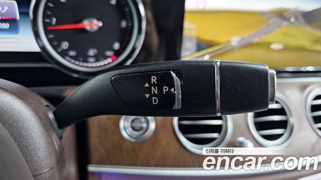 Mercedes-Benz E-Class 2017 — photo 9
