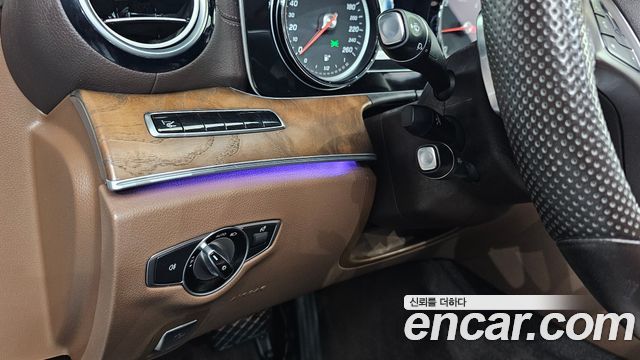 Mercedes-Benz E-Class 2017 — photo 13