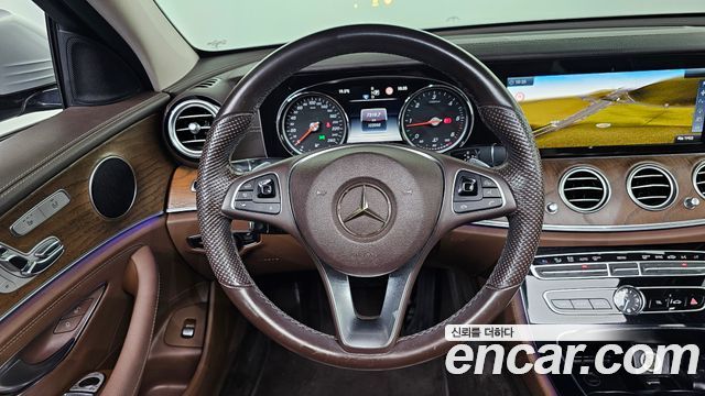 Mercedes-Benz E-Class 2017 — photo 14