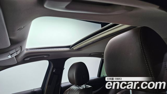 Mercedes-Benz E-Class 2017 — photo 18