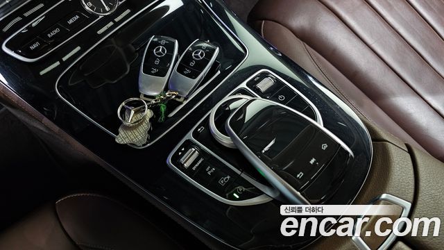 Mercedes-Benz E-Class 2017 — photo 20