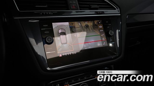 Volkswagen Tiguan 2020 — photo 21