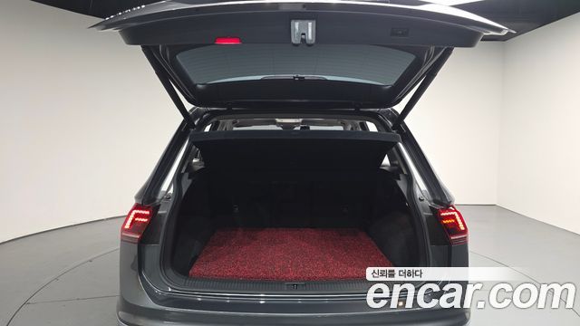 Volkswagen Tiguan 2020 — photo 26