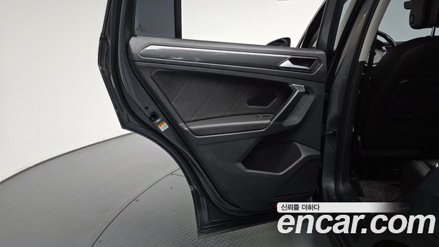 Volkswagen Tiguan 2020 — photo 15