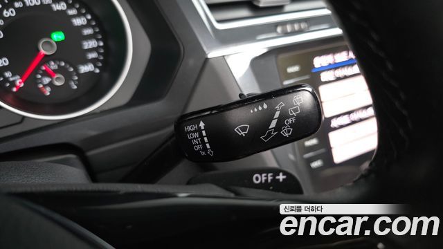 Volkswagen Tiguan 2020 — photo 39