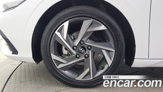 Hyundai AVANTE 2025 — photo 5