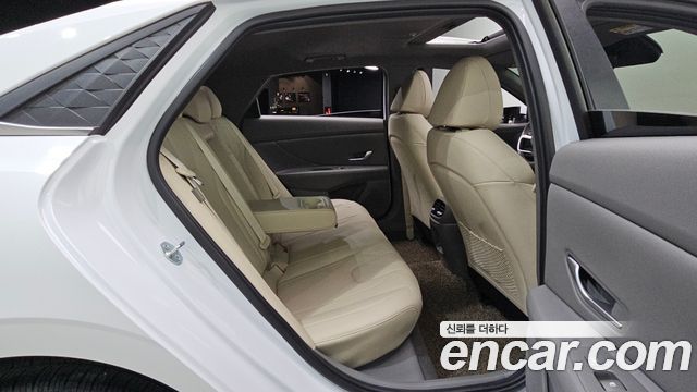 Hyundai AVANTE 2025 — photo 18