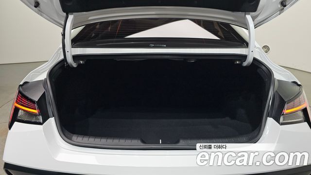 Hyundai AVANTE 2025 — photo 32