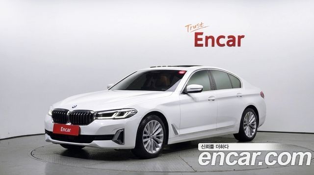 BMW 5-Series 2022 — photo 1