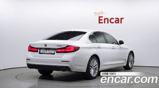 BMW 5-Series 2022 — photo 2
