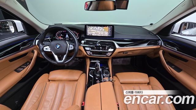 BMW 5-Series 2022 — photo 10