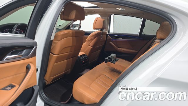 BMW 5-Series 2022 — photo 17
