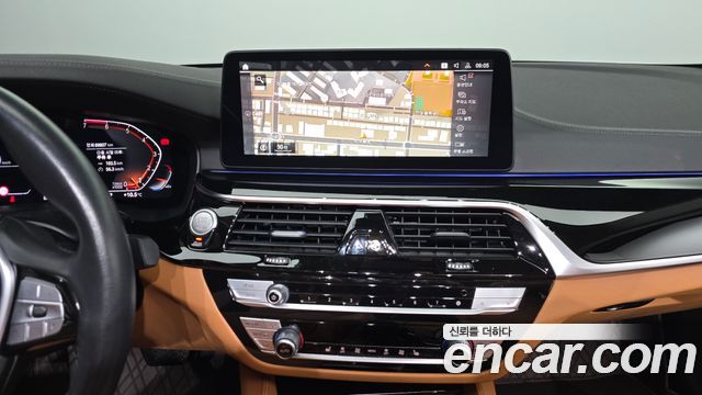 BMW 5-Series 2022 — photo 19