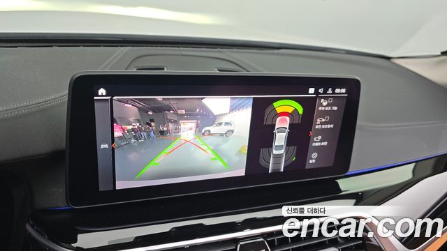 BMW 5-Series 2022 — photo 20