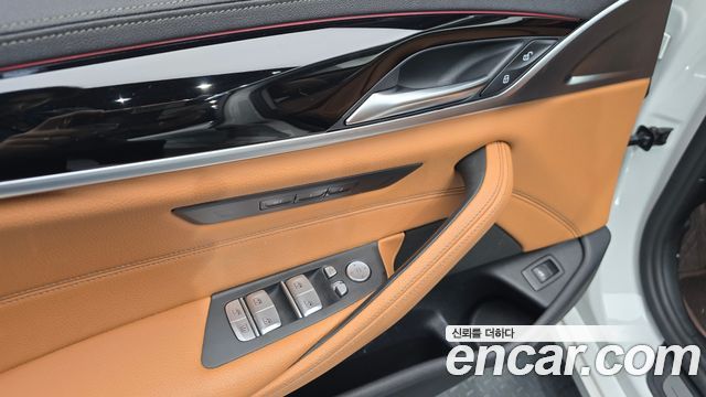 BMW 5-Series 2022 — photo 21