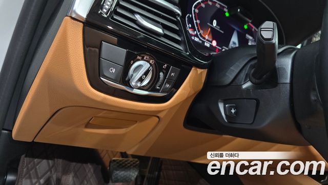 BMW 5-Series 2022 — photo 24