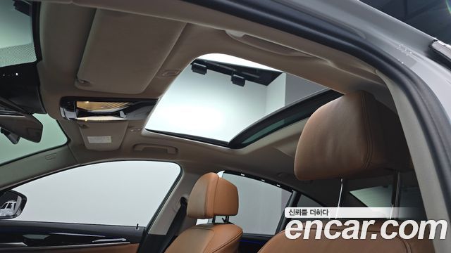 BMW 5-Series 2022 — photo 25