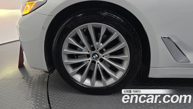 BMW 5-Series 2022 — photo 7
