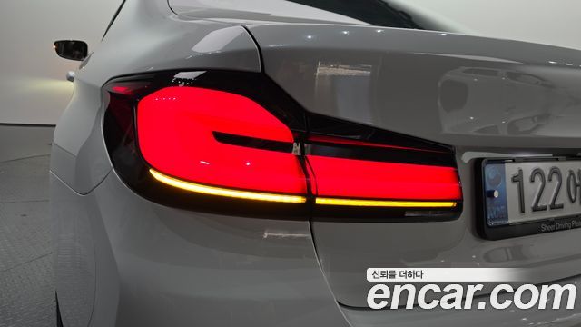 BMW 5-Series 2022 — photo 9