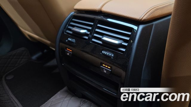 BMW 5-Series 2022 — photo 28