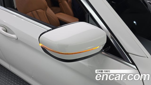 BMW 5-Series 2022 — photo 32