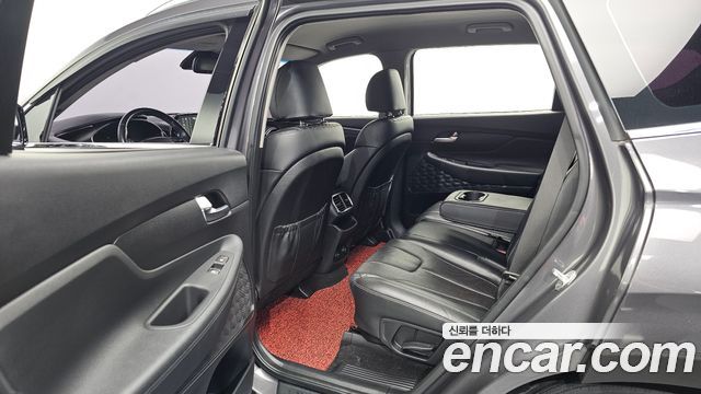 Hyundai Santafe 2019 — photo 18
