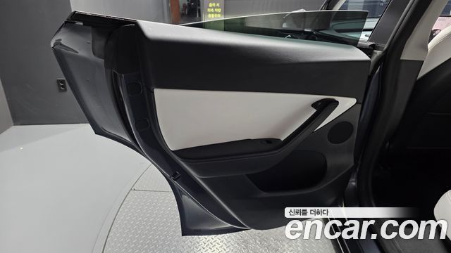 Tesla Model Y 2022 — photo 15
