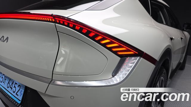 Kia EV6 2023 — photo 9