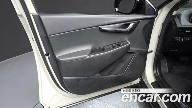 Kia EV6 2023 — photo 14