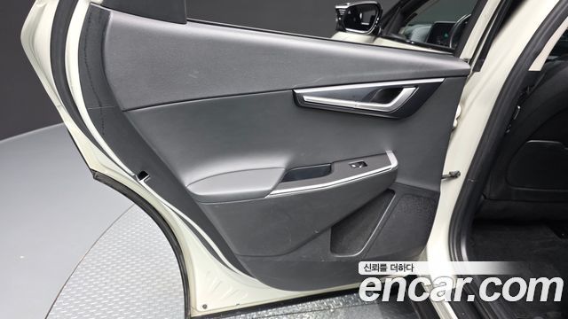 Kia EV6 2023 — photo 15
