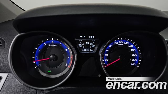 Hyundai AVANTE 2015 — photo 11