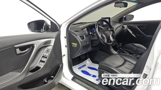 Hyundai AVANTE 2015 — photo 13