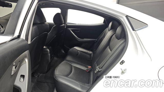 Hyundai AVANTE 2015 — photo 18