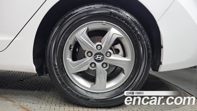 Hyundai AVANTE 2015 — photo 7