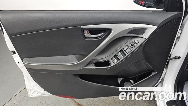 Hyundai AVANTE 2015 — photo 14