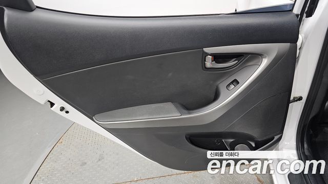 Hyundai AVANTE 2015 — photo 15