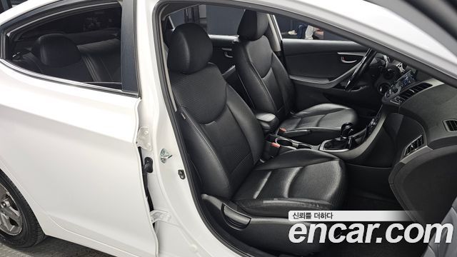Hyundai AVANTE 2015 — photo 16