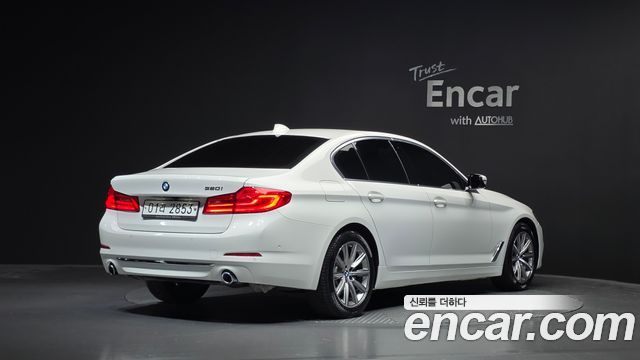 BMW 5-Series 2019 — photo 2