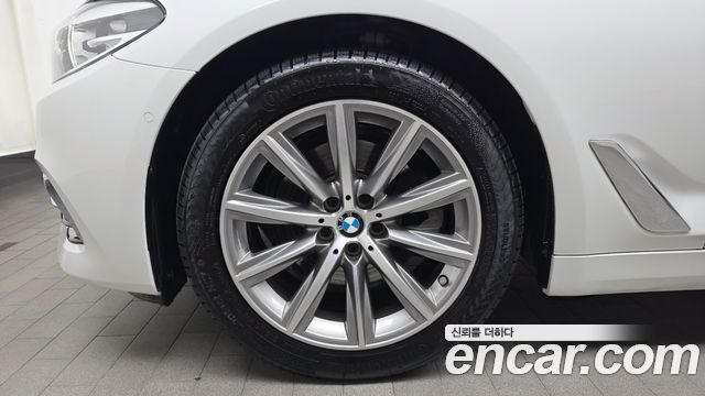 BMW 5-Series 2019 — photo 5
