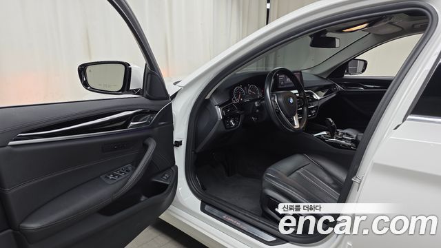 BMW 5-Series 2019 — photo 13