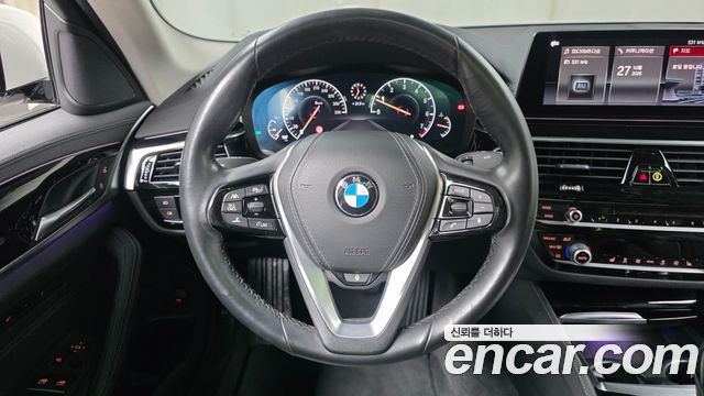 BMW 5-Series 2019 — photo 19