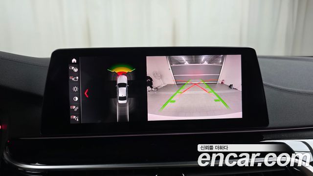 BMW 5-Series 2019 — photo 20