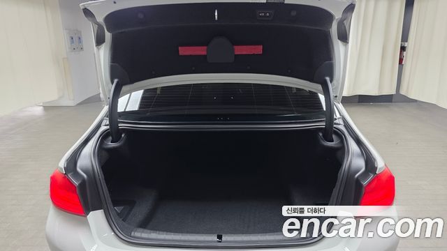 BMW 5-Series 2019 — photo 22